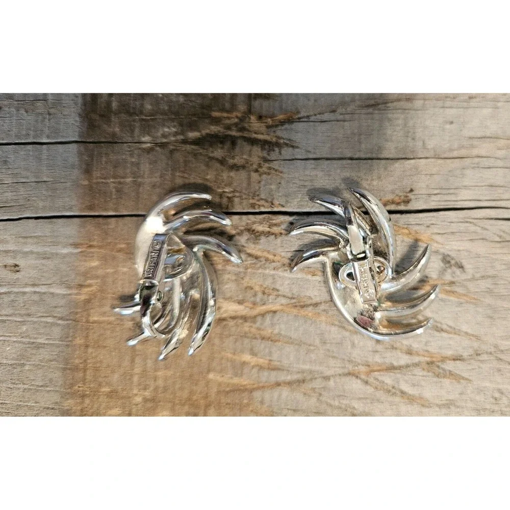 Silver Tone Clip On Earrings Abstract‎ Swirl Statement Jewelry